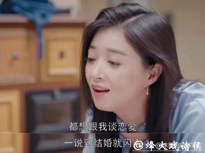 《欢乐颂》安迪给樊胜美介绍富豪,众人以为她敷衍,却不知她私下叮嘱对方:“请以她的能力聘她,而非我的面子。” 《欢乐颂》安迪给樊胜美介绍富豪,众人以为她敷衍,却不知她私下叮嘱对方:“请以她的能力聘她,而非我的面子。”