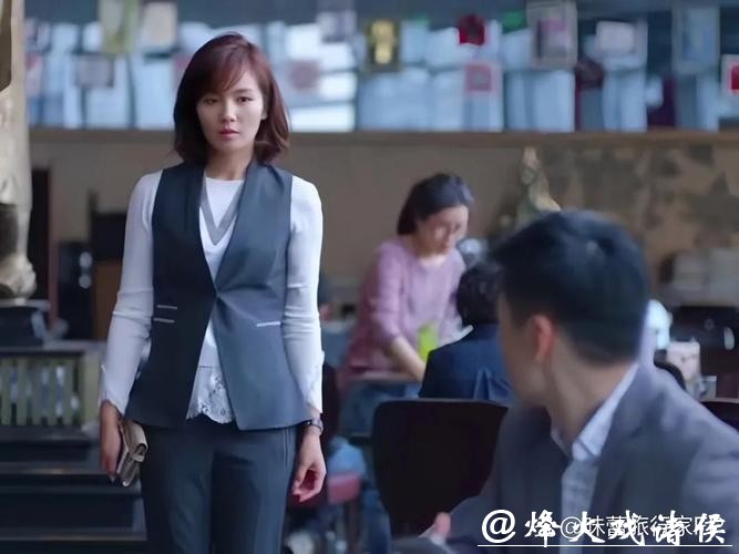 《欢乐颂》安迪给樊胜美介绍富豪,众人以为她敷衍,却不知她私下叮嘱对方:“请以她的能力聘她,而非我的面子。” 《欢乐颂》安迪给樊胜美介绍富豪,众人以为她敷衍,却不知她私下叮嘱对方:“请以她的能力聘她,而非我的面子。”