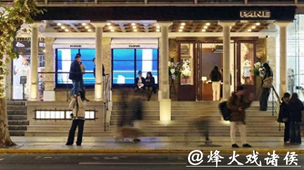 淮海路三骏齐奔腾，“时髦年轻力”点亮上海新春消费图景