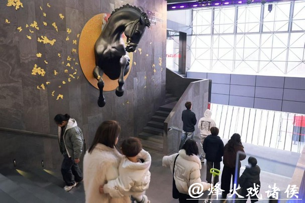 淮海路三骏齐奔腾，“时髦年轻力”点亮上海新春消费图景