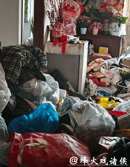 被全网嘲笑的“上海最壕垃圾屋”，央视出手改造！惊艳所有人，大叔当场泪崩