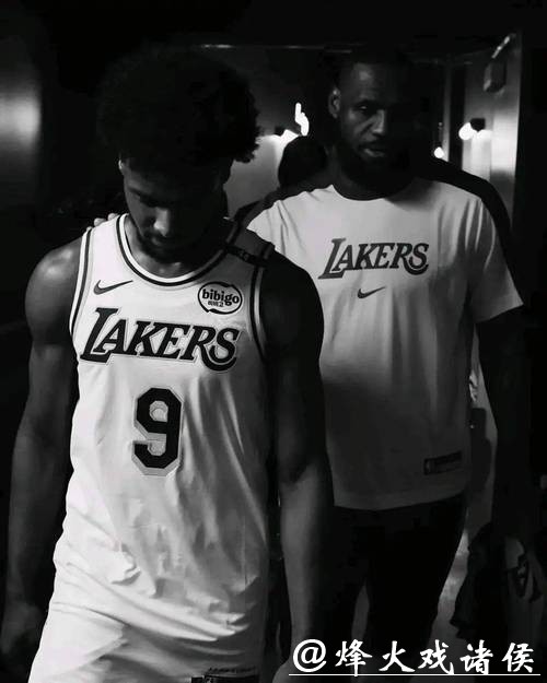 书写NBA新纪录！詹姆斯父子同时登场创造历史